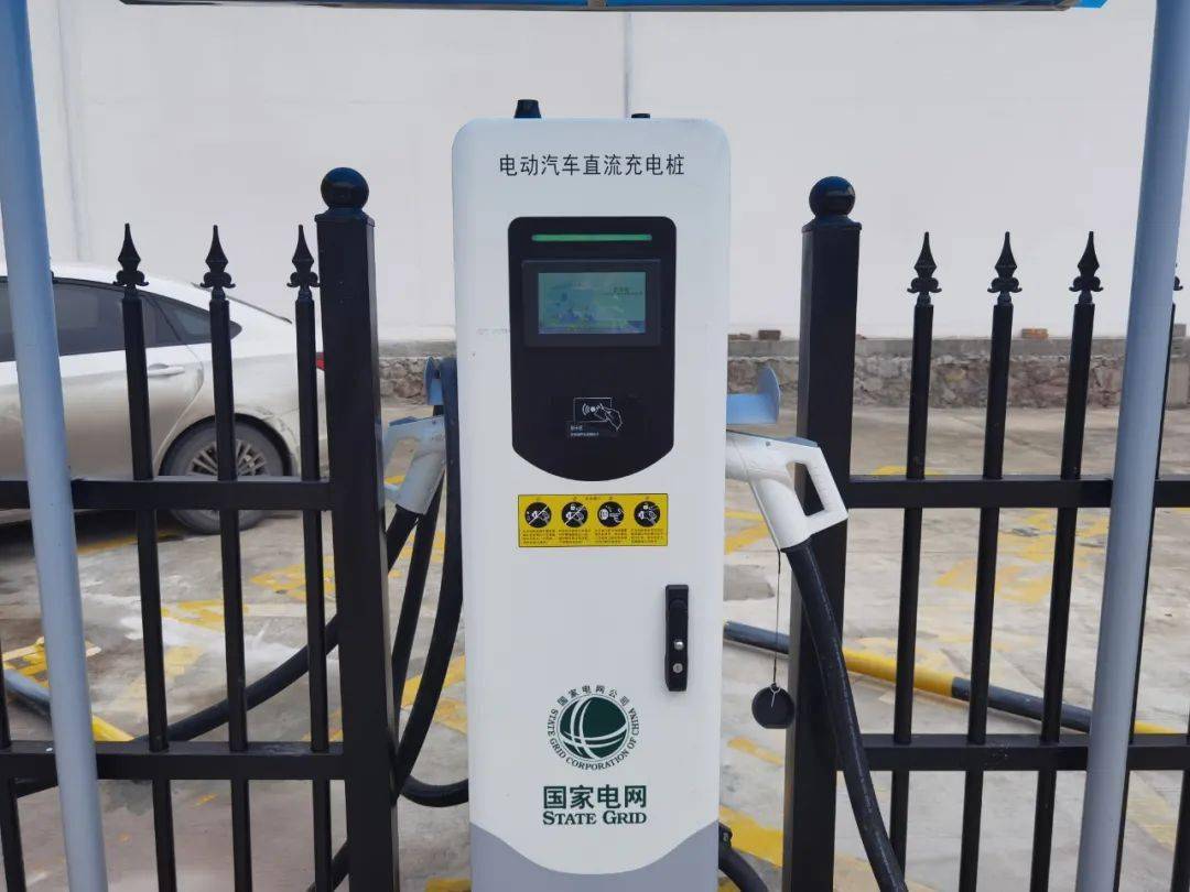 蘿卜崗萬合對面停車場新增充電樁正式對外了,至此漢源縣共計4個對外新能源汽車充電樁 附定位導航
